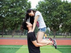 76年属龙2月份什么星座